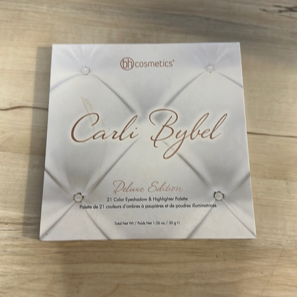 Carli Bybel deluxe edition eyeshadow & highlighter palette! Lightly used!!